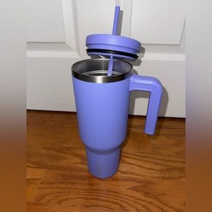 Hydrapeak 40 oz stainless cup.